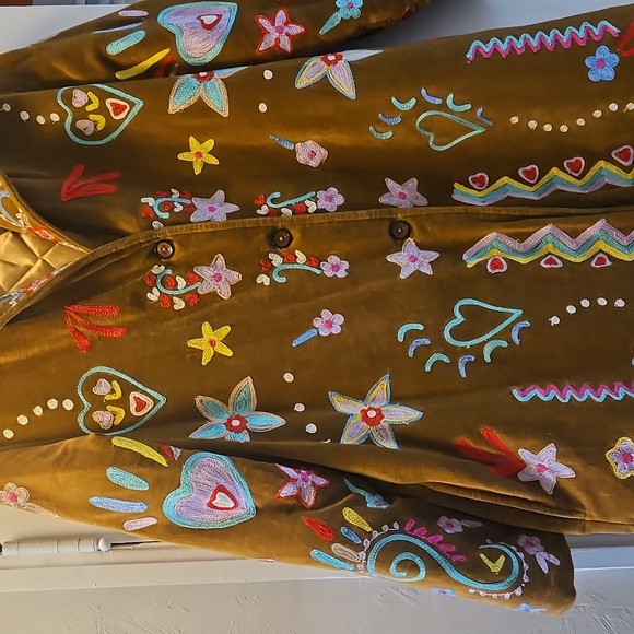 Adorable Embroidered Velvet Coat - Picture 7 of 7